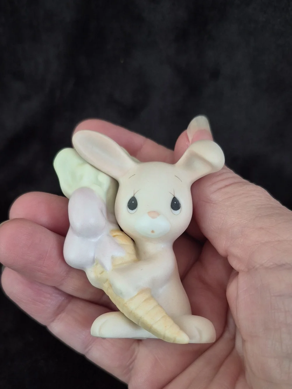 Vintage 1982 Enesco Precious Moments Bunny Rabbit with Carrot (E-9267C)